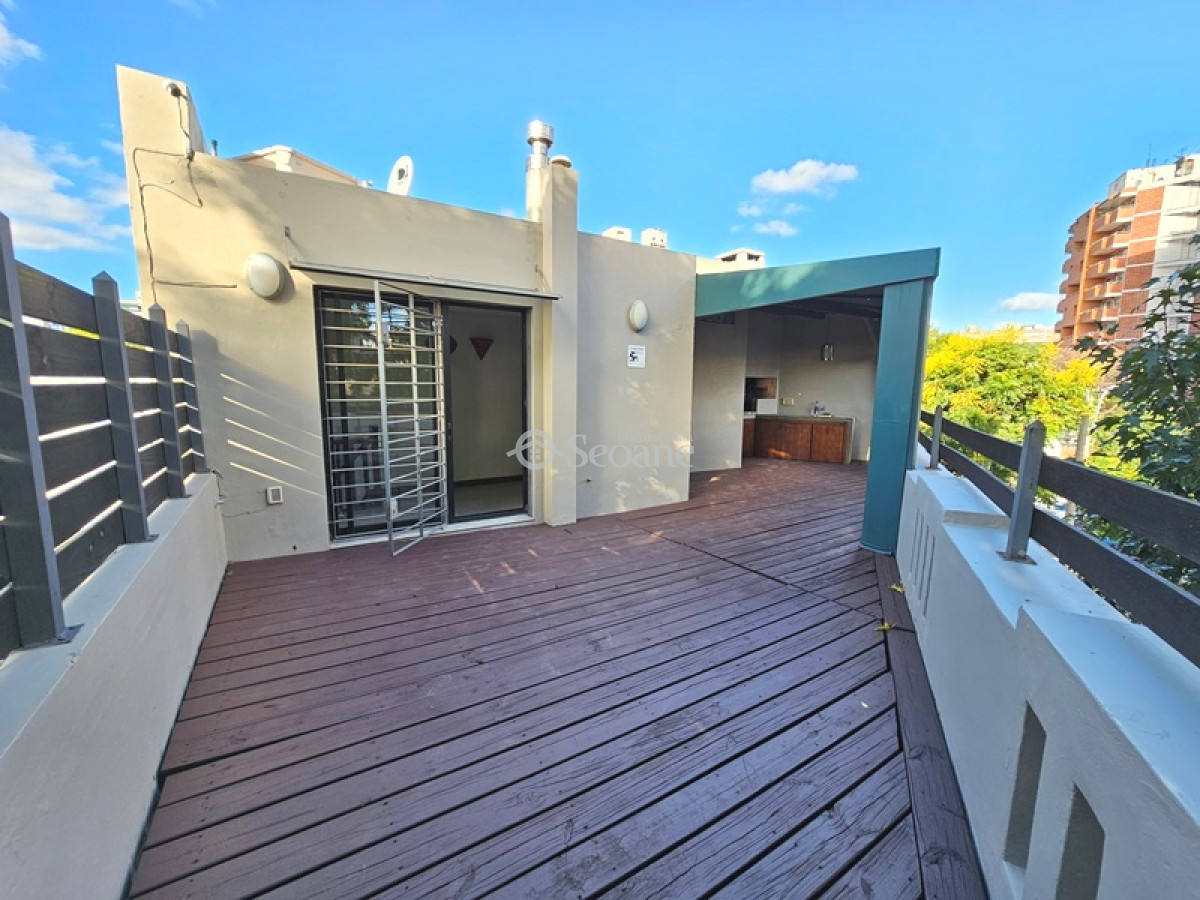 Casa ID.375 - Padrón único - Reciclada, Amplia Terraza Con Parrillero  - Lamas Y Libertad