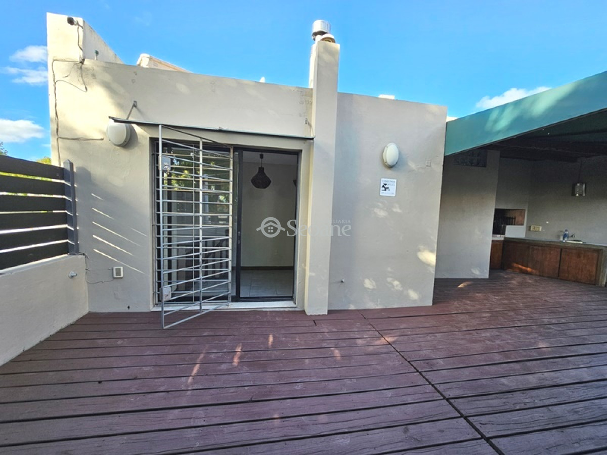 Casa ID.375 - Padrón único - Reciclada, Amplia Terraza Con Parrillero  - Lamas Y Libertad