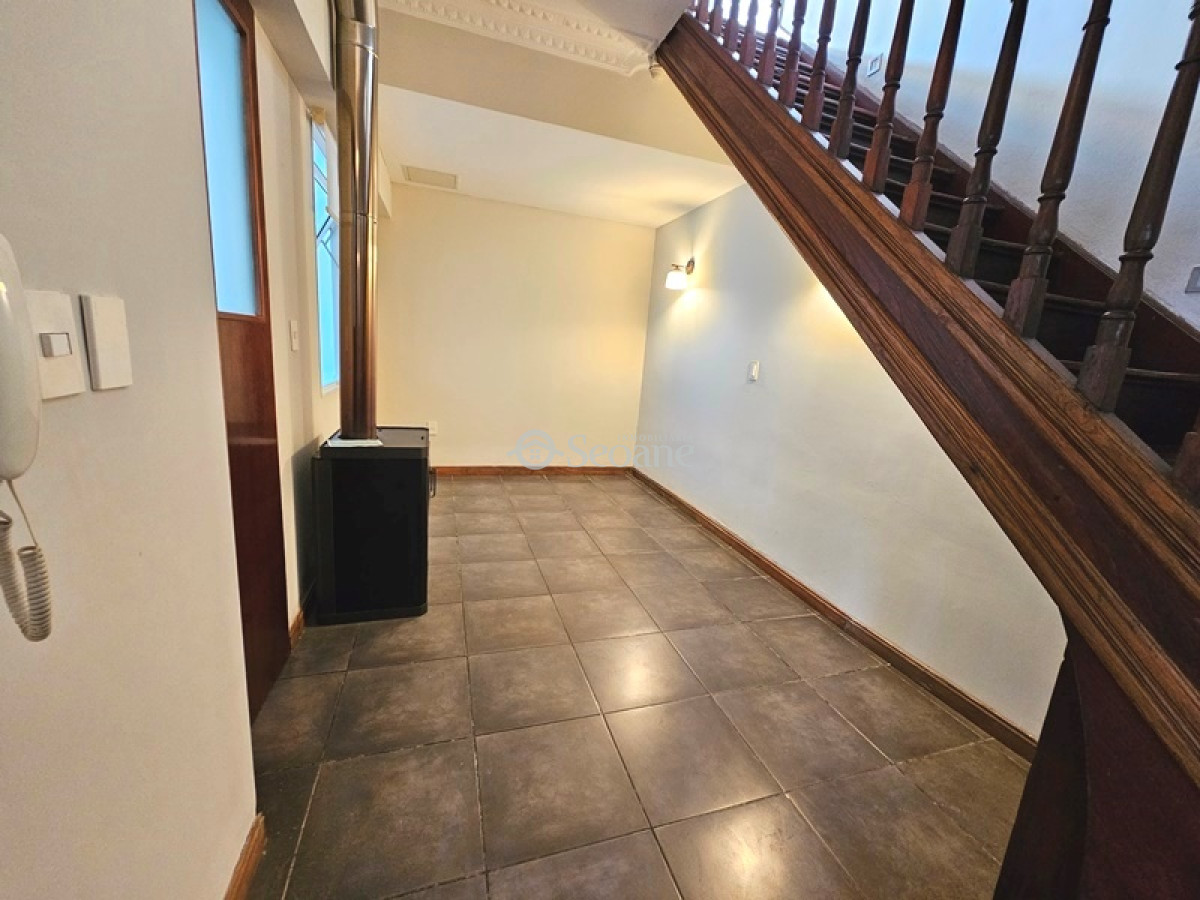 Casa ID.375 - Padrón único - Reciclada, Amplia Terraza Con Parrillero  - Lamas Y Libertad