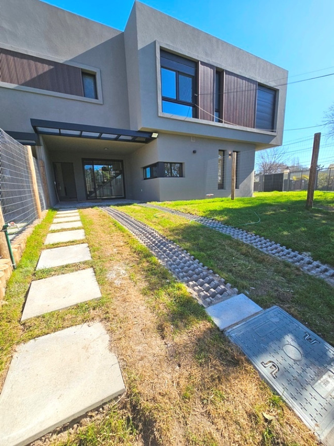 Estrena, Tajes a una cuadra de Av Italia, Zona colegios