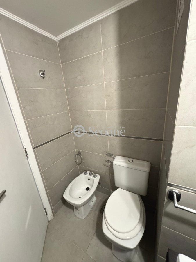 Oficina ID.158 - Imperium Building, Cochera Doble, amoblado con aire