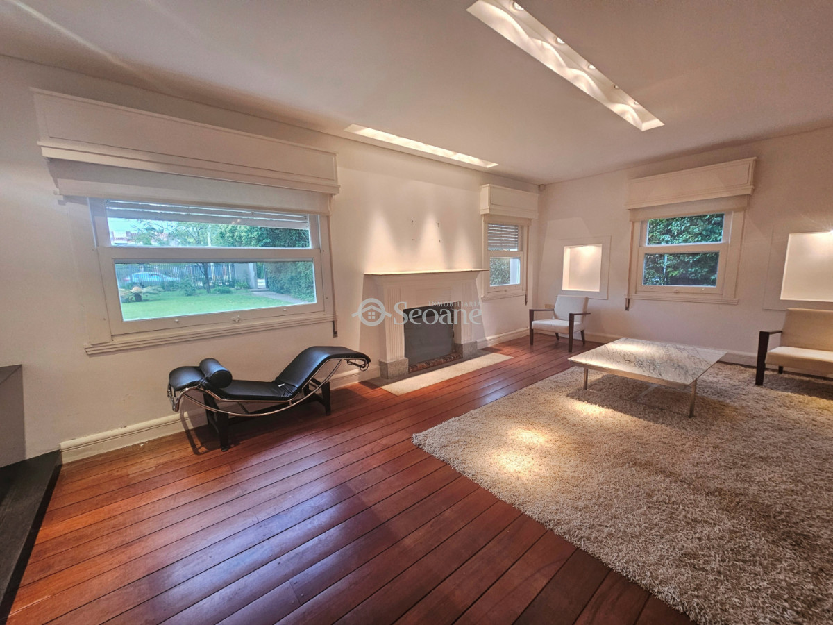 Oficina ID.555 - Carrasco Centrico, a una de Arocena, Gran estacionamiento cerrado