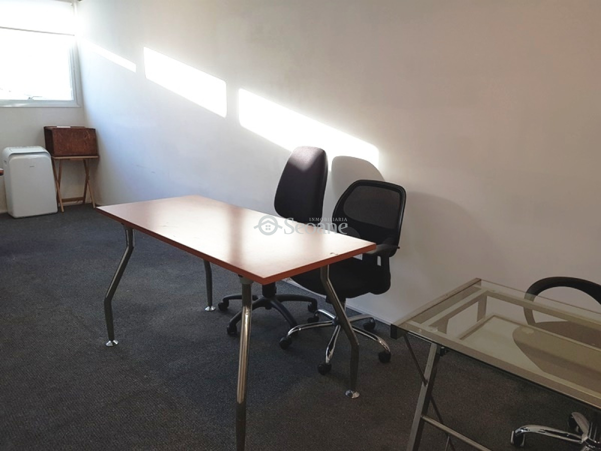 Oficina ID.145 - Imperium Building, Con Renta - Cochera Doble !!