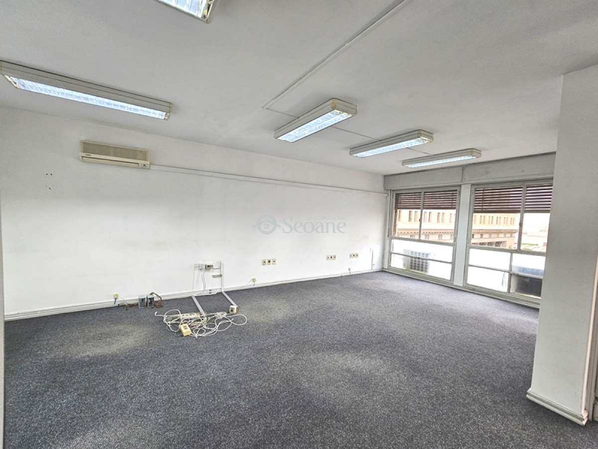 Oficina ID.151 - Cerrito Y Zabala, Luminosa, 80 M2, Dos Baños, Cocina