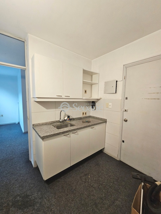 Oficina ID.151 - Cerrito Y Zabala, Luminosa, 80 M2, Dos Baños, Cocina