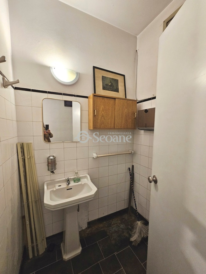 Oficina ID.151 - Cerrito Y Zabala, Luminosa, 80 M2, Dos Baños, Cocina