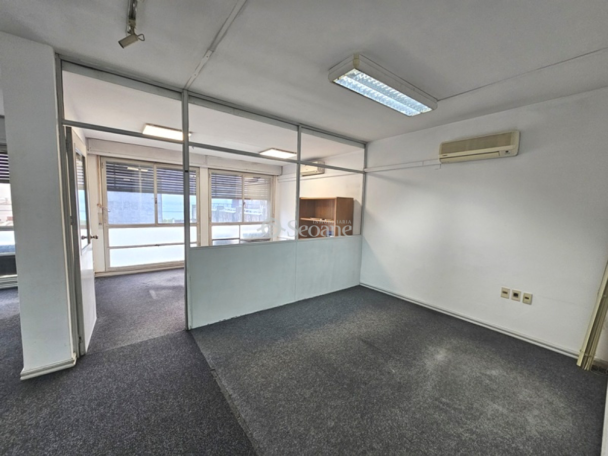 Oficina ID.151 - Cerrito Y Zabala, Luminosa, 80 M2, Dos Baños, Cocina