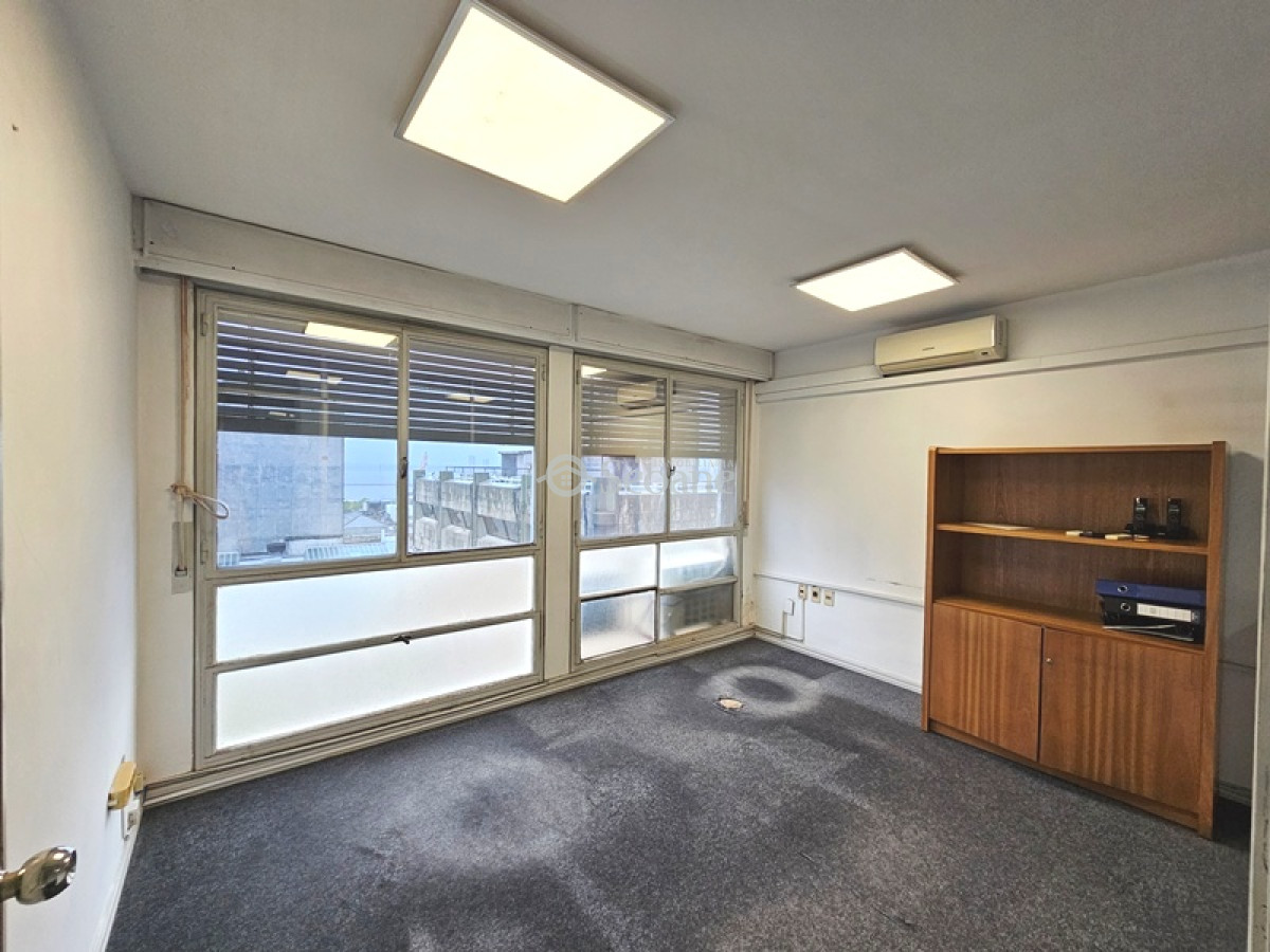 Oficina ID.151 - Cerrito Y Zabala, Luminosa, 80 M2, Dos Baños, Cocina