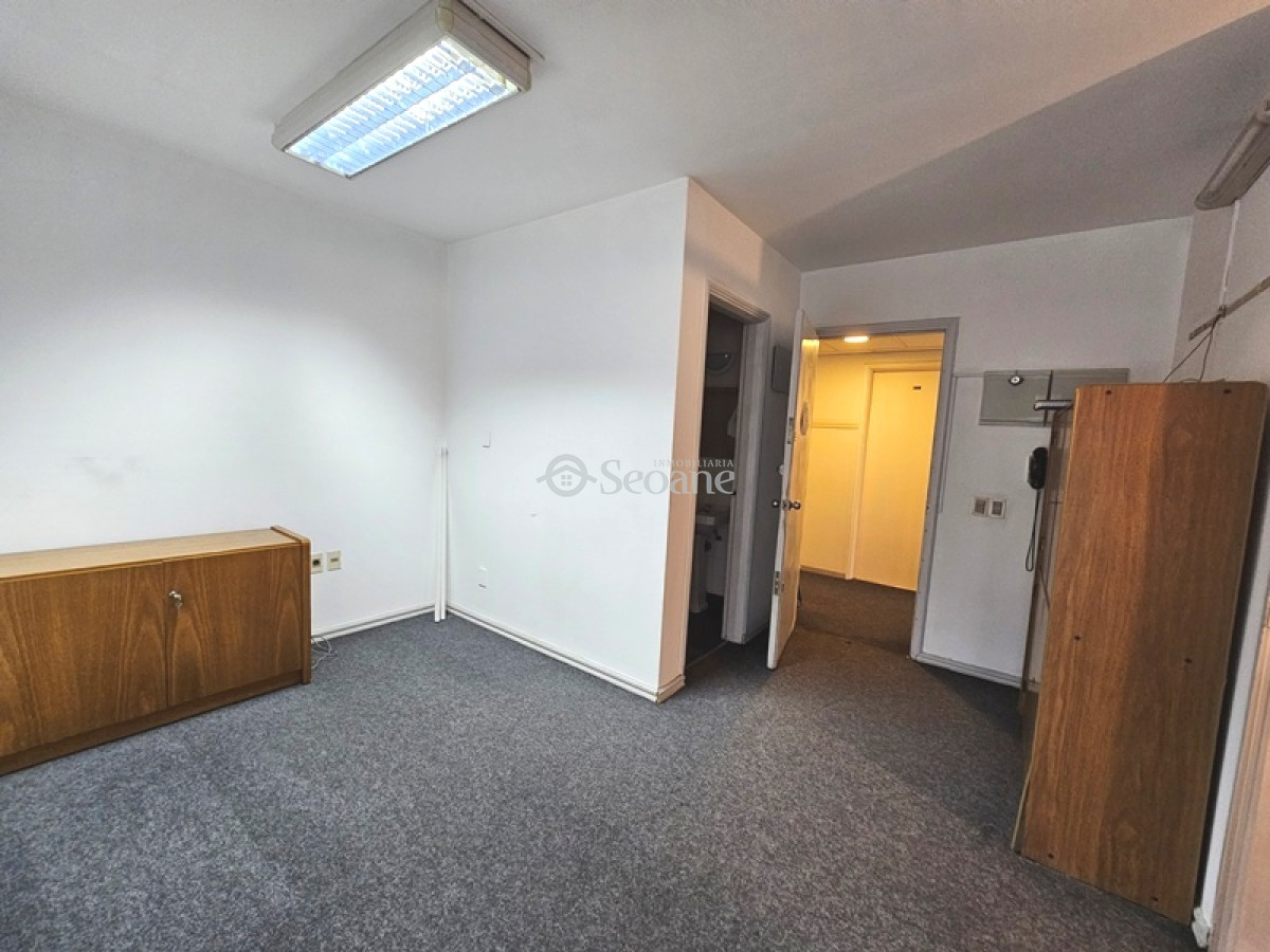 Oficina ID.151 - Cerrito Y Zabala, Luminosa, 80 M2, Dos Baños, Cocina