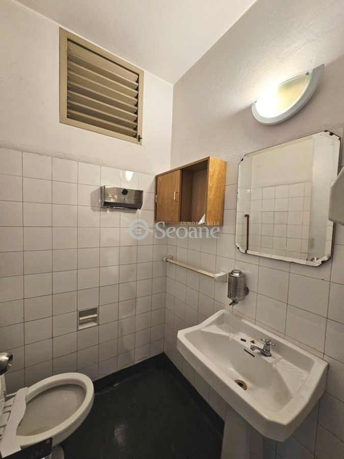 Oficina ID.151 - Cerrito Y Zabala, Luminosa, 80 M2, Dos Baños, Cocina