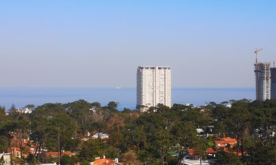 Apartamento en venta de 3 dormitorios en edificio Stradivarius, Punta Este.