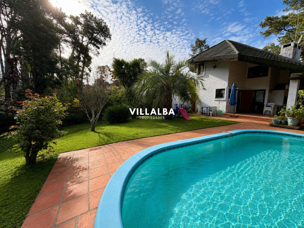 Apartamento ID.4704 - Hermosa casa en venta con piscina en punta del este 
