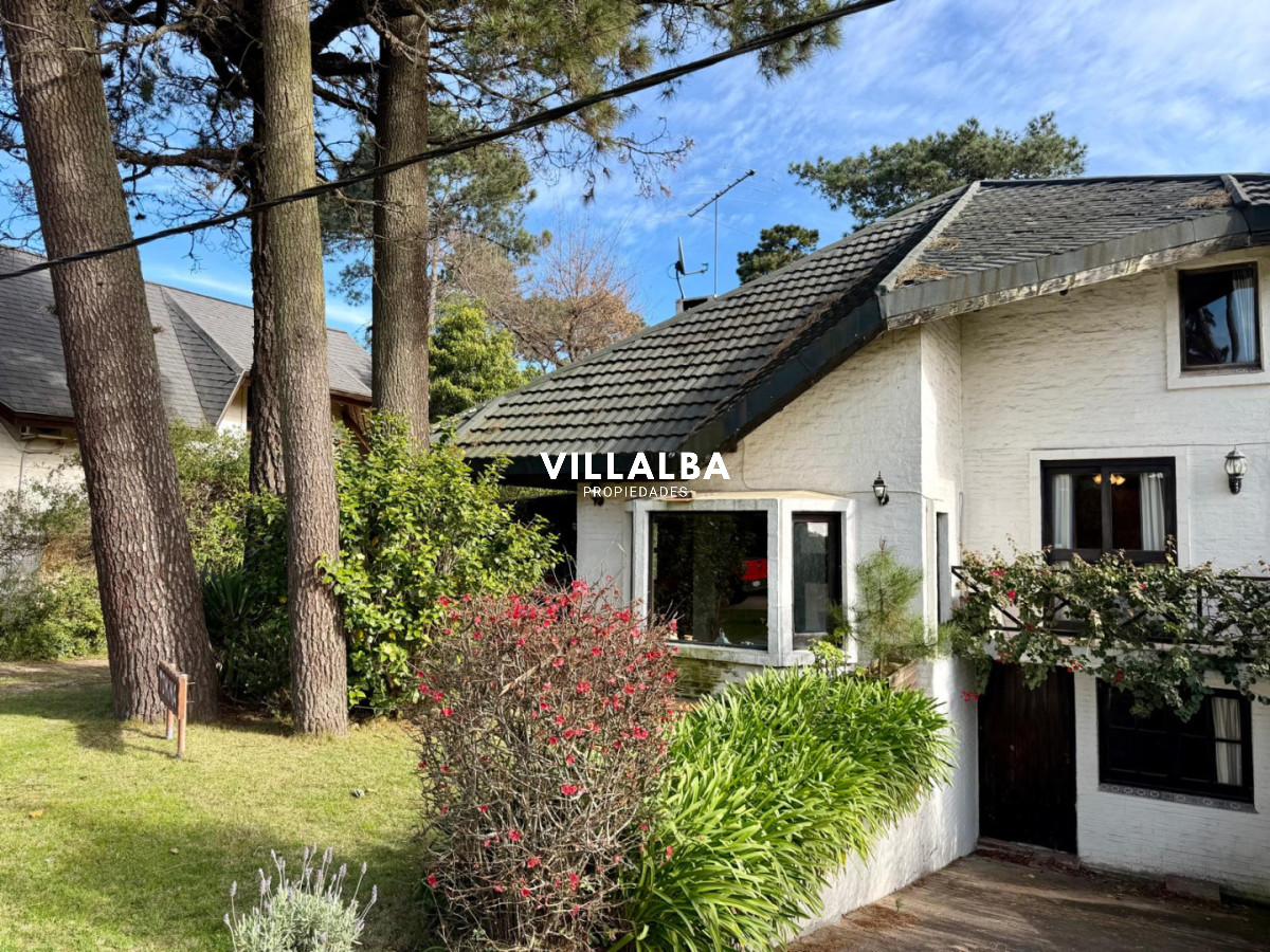 Apartamento ID.4704 - Hermosa casa en venta con piscina en punta del este 
