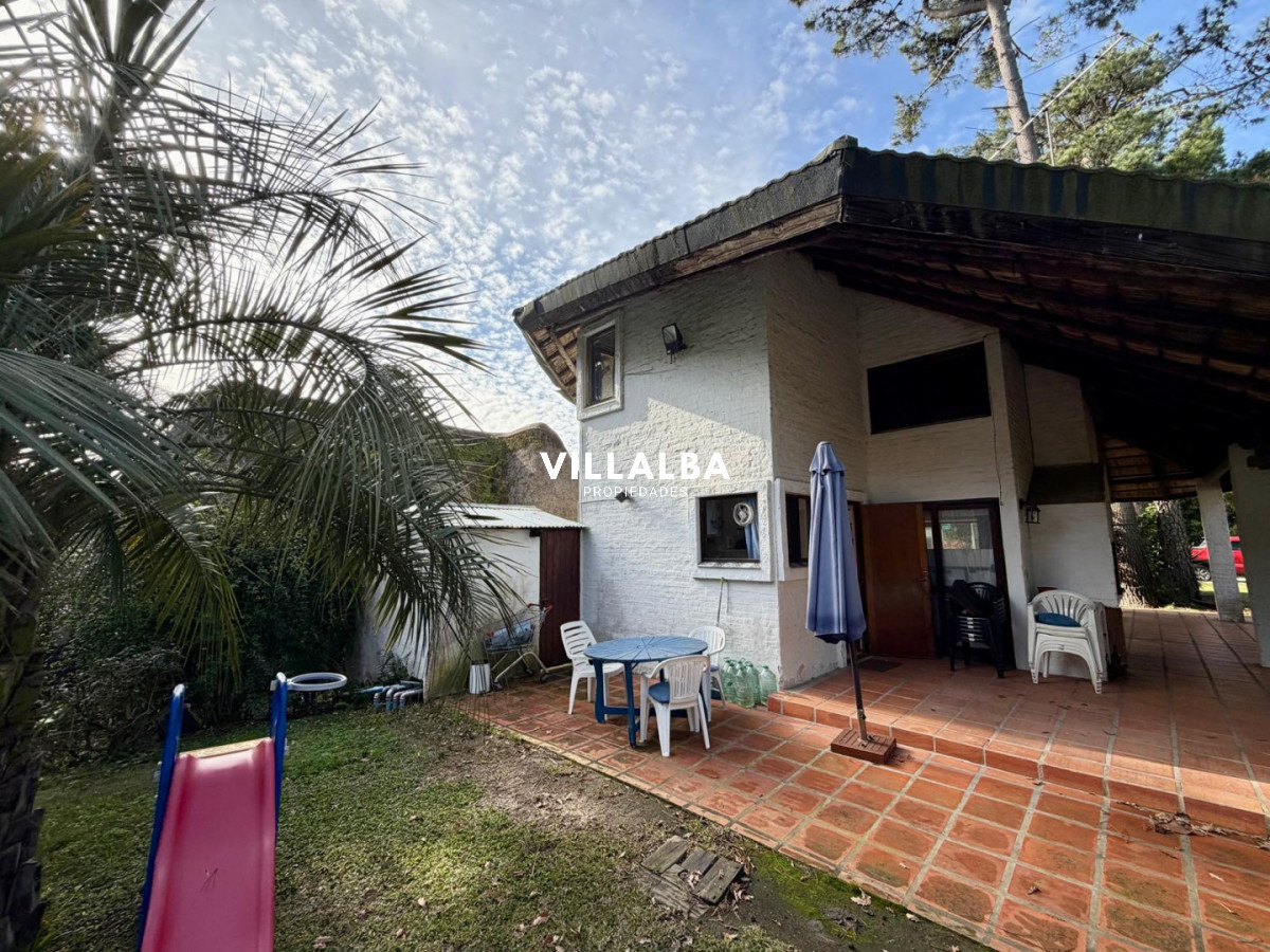 Apartamento ID.4704 - Hermosa casa en venta con piscina en punta del este 