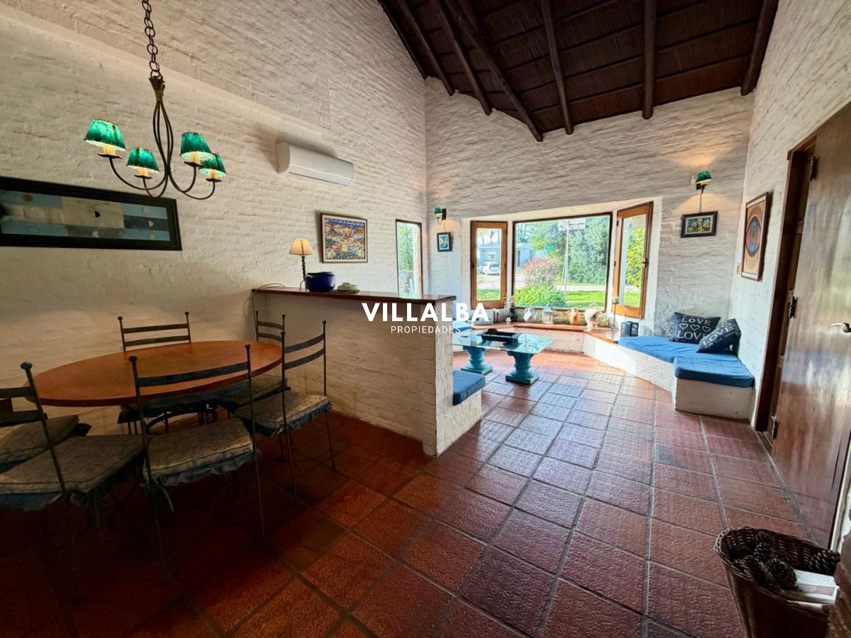 Apartamento ID.4704 - Hermosa casa en venta con piscina en punta del este 