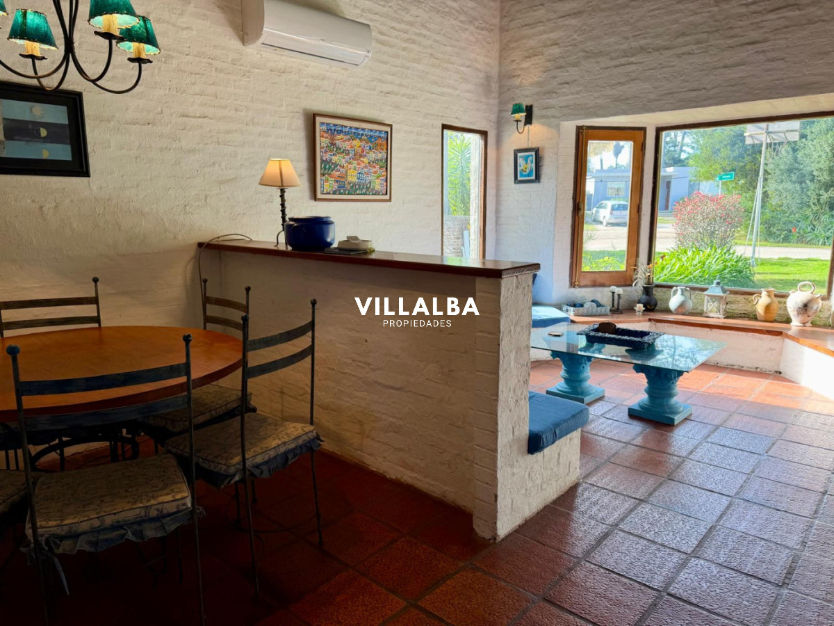 Apartamento ID.4704 - Hermosa casa en venta con piscina en punta del este 