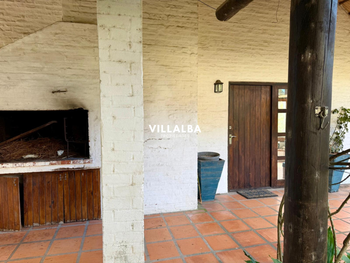 Apartamento ID.4704 - Hermosa casa en venta con piscina en punta del este 