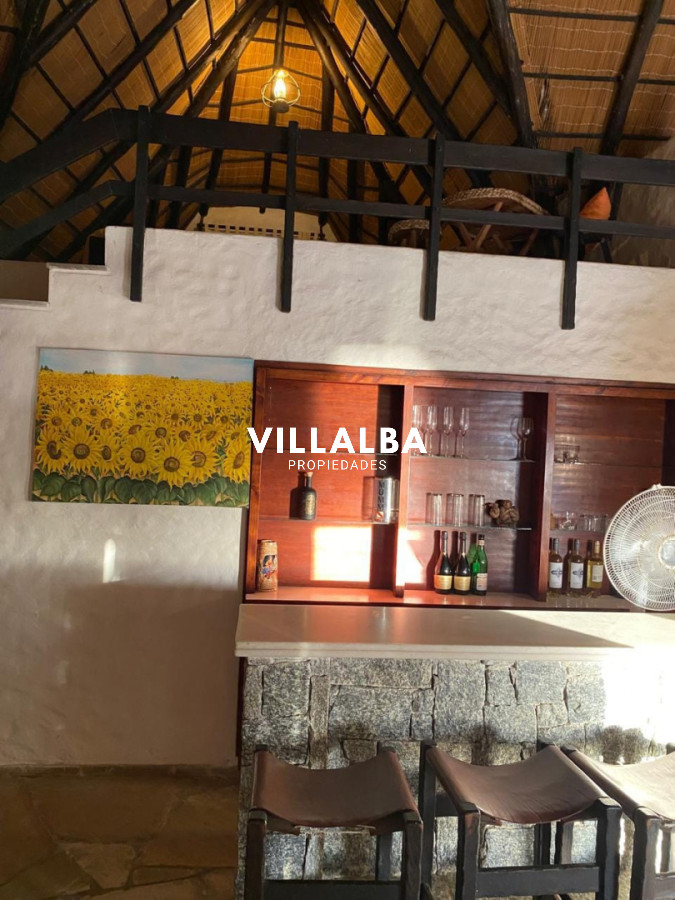 Apartamento ID.4897 - Expléndida casa en venta frente a la laguna 