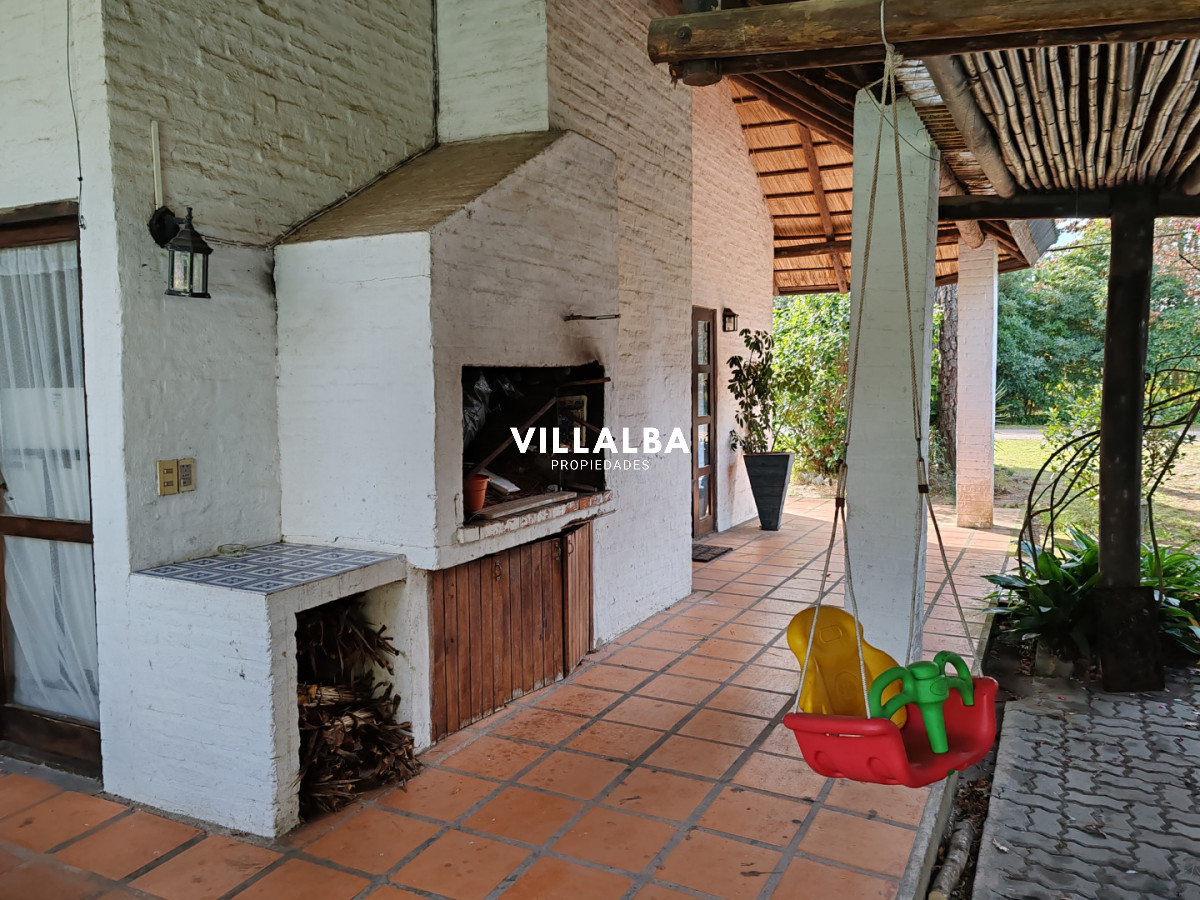 Apartamento ID.4704 - Hermosa casa en venta con piscina en punta del este 