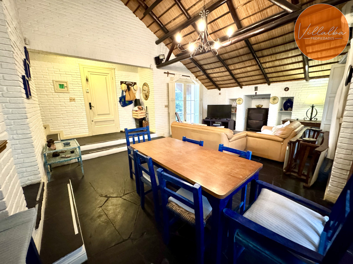 Apartamento ID.3753 - Encantadora casa en venta con piscina a pocos metros del mar 
