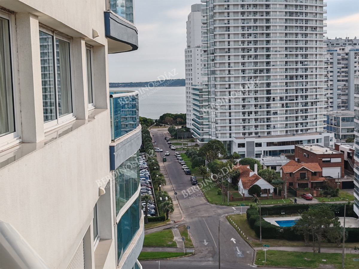 Apartamento ID.2986 - Apartamento en venta con vista al mar y buena entrada de sol 