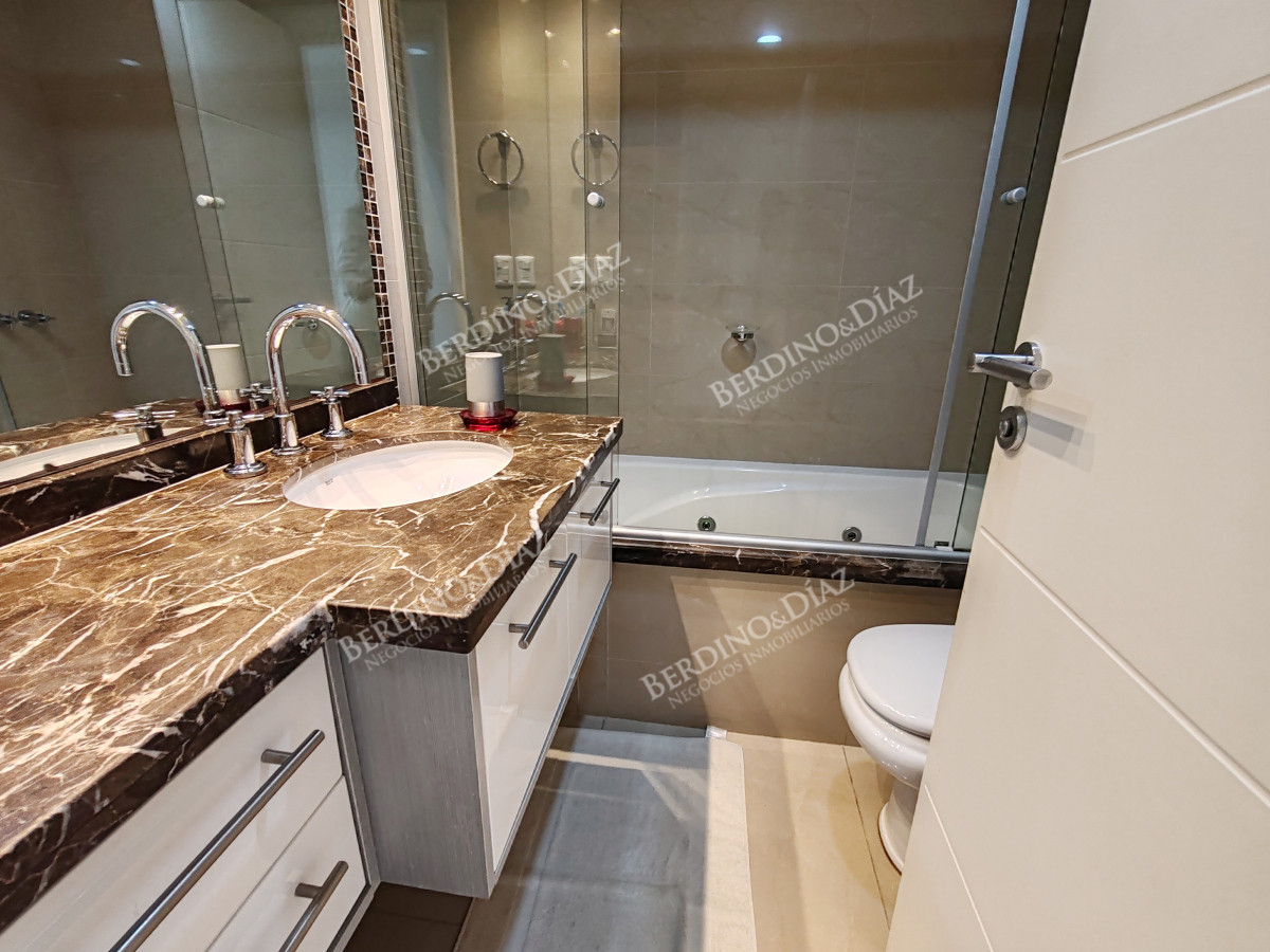 Apartamento ID.2986 - Apartamento en venta con vista al mar y buena entrada de sol 