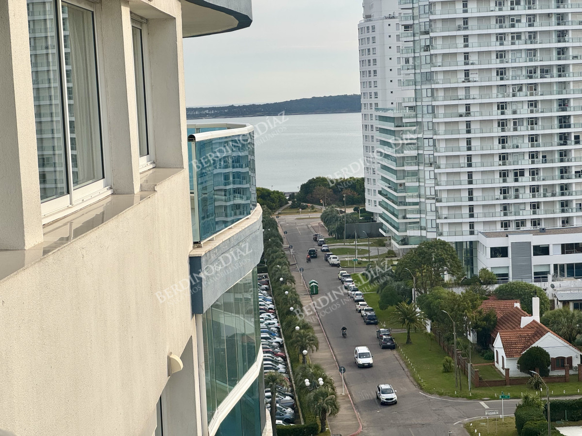 Apartamento ID.2986 - Apartamento en venta con vista al mar y buena entrada de sol 