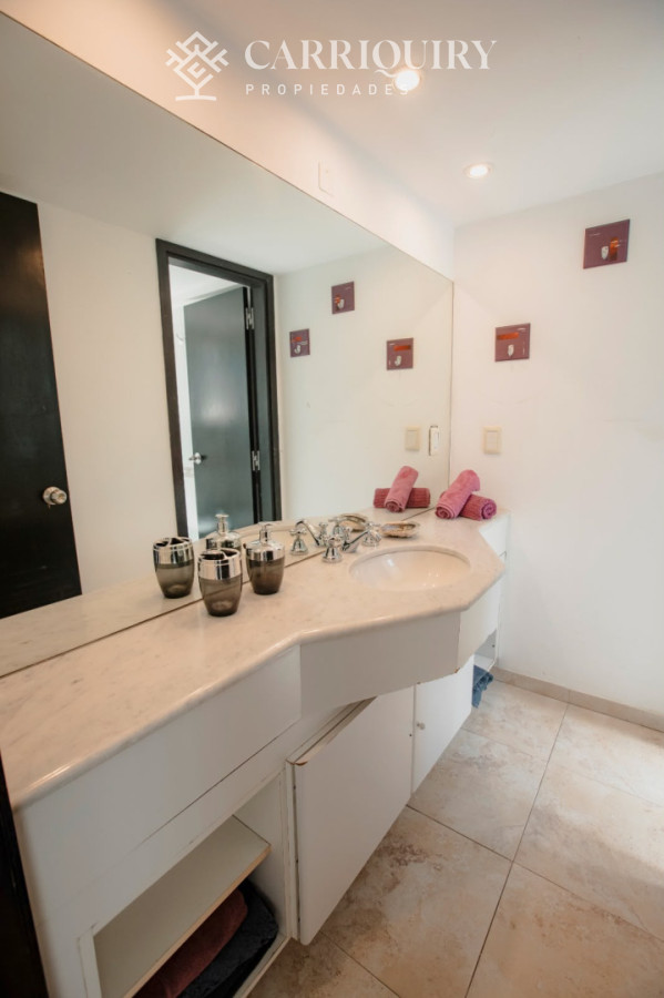Apartamento ID.9818/Apartamentos-en-Alquiler--Carriquiry--Propiedades - Apartamento en primera línea con vista y piscina propia 