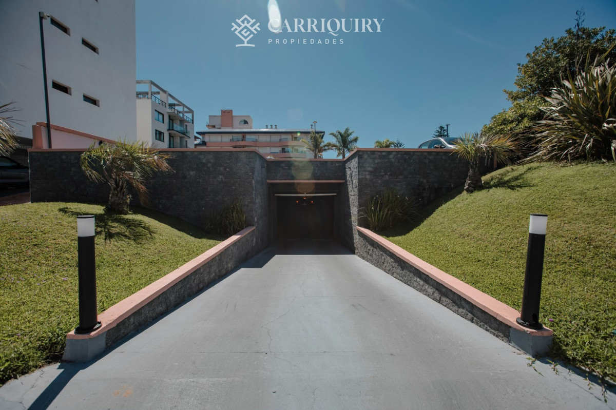 Apartamento ID.9818/Apartamentos-en-Alquiler--Carriquiry--Propiedades - Apartamento en primera línea con vista y piscina propia 
