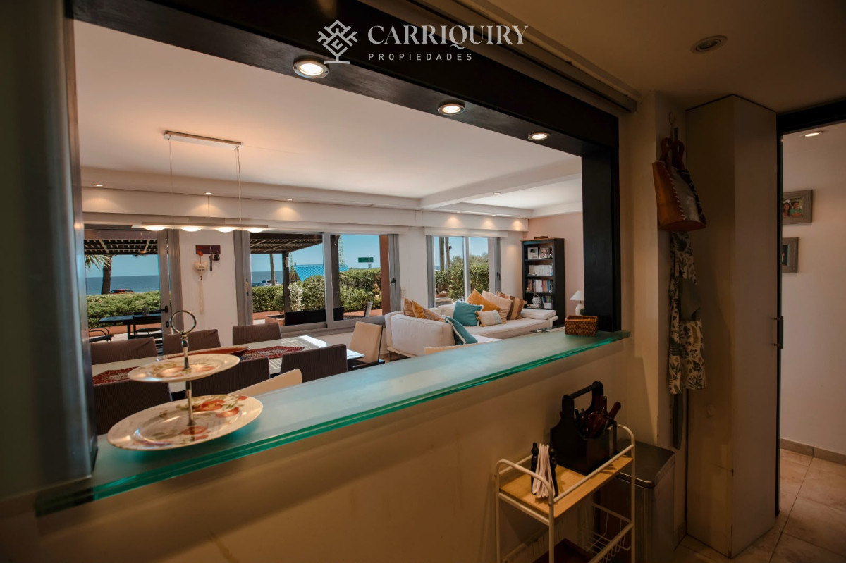 Apartamento ID.9818/Apartamentos-en-Alquiler--Carriquiry--Propiedades - Apartamento en primera línea con vista y piscina propia 
