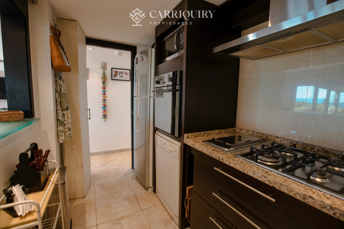 Apartamento ID.9818/Apartamentos-en-Alquiler--Carriquiry--Propiedades - Apartamento en primera línea con vista y piscina propia 