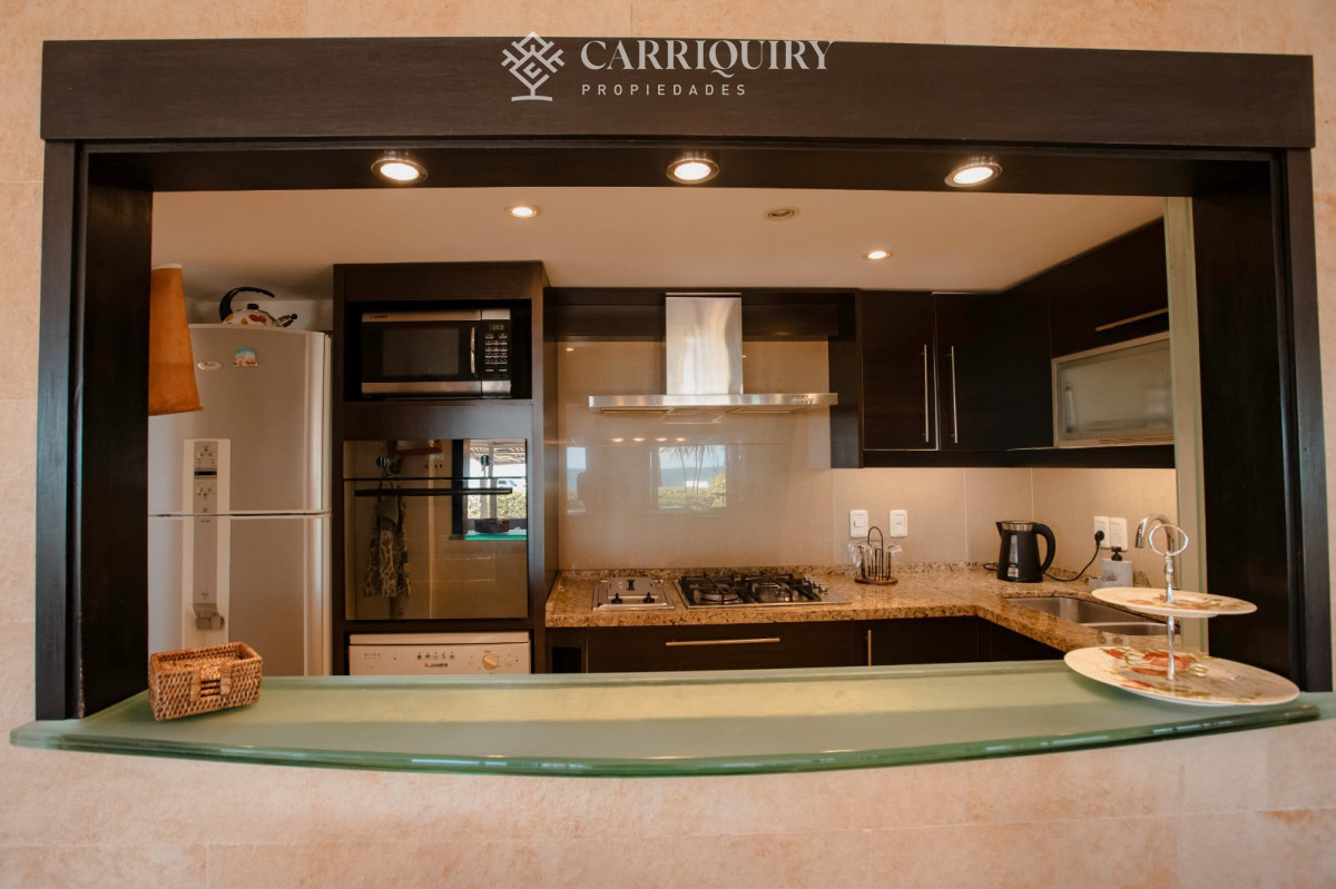 Apartamento ID.9818/Apartamentos-en-Alquiler--Carriquiry--Propiedades - Apartamento en primera línea con vista y piscina propia 