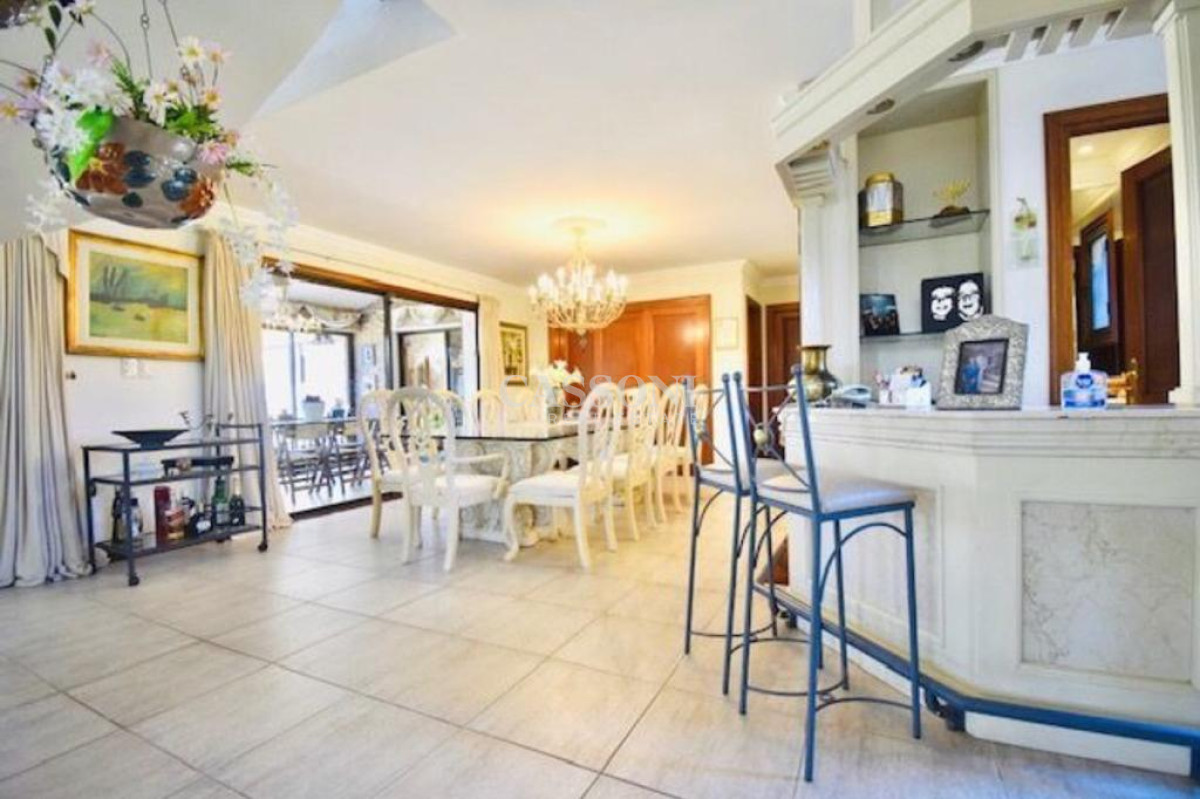 Casa ID.3905 - Excelente mansión a 50 mts. de la mejor zona de la playa Mansa.