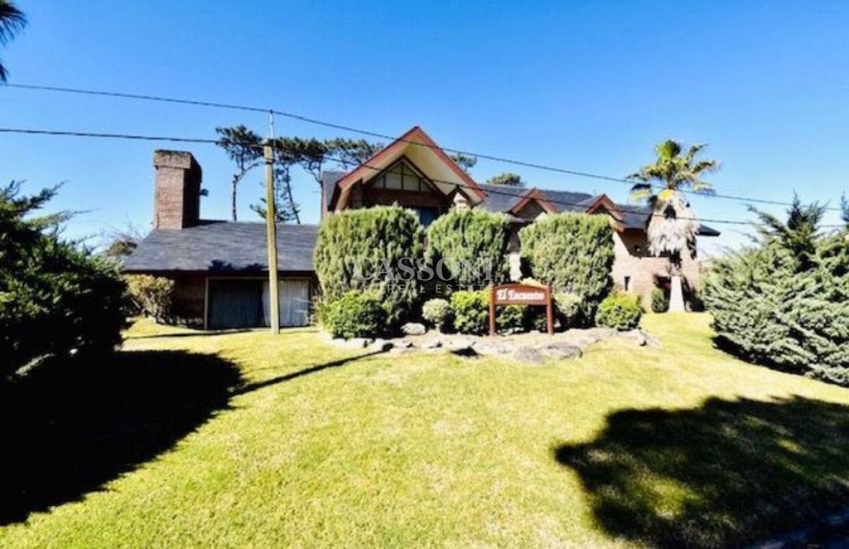 Casa ID.3905 - Excelente mansión a 50 mts. de la mejor zona de la playa Mansa.