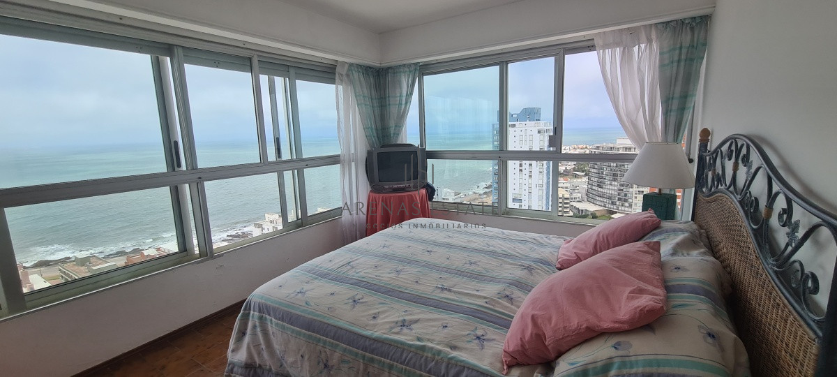 Apartamento ID.1872 - Apartamento en venta de 3 dormitorios  en Punta del Este 