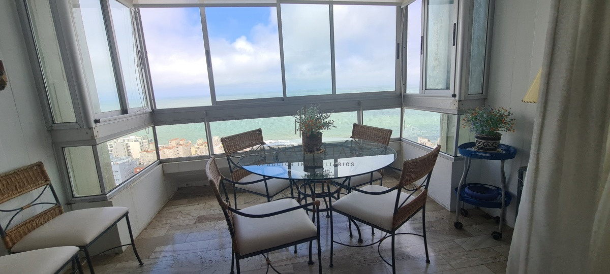 Apartamento ID.1872 - Apartamento en venta de 3 dormitorios  en Punta del Este 