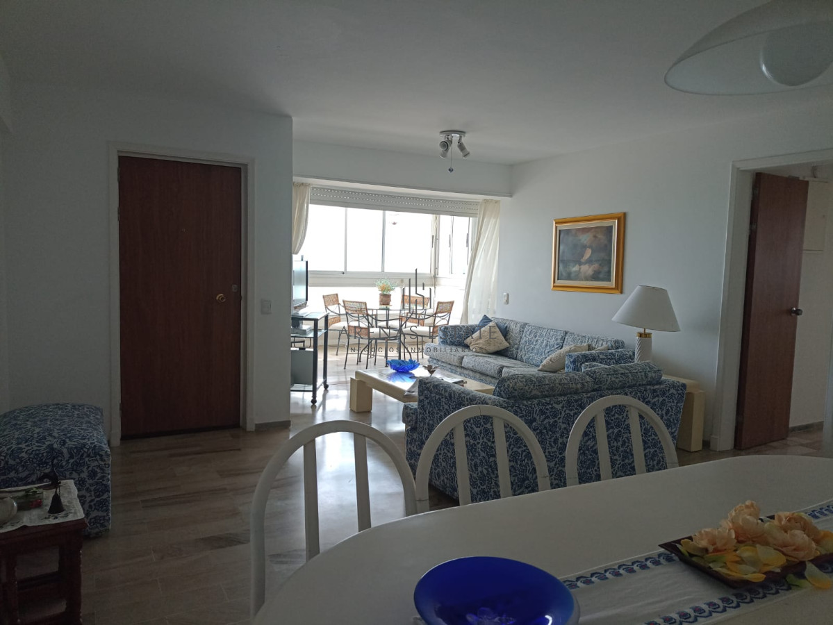 Apartamento ID.1872 - Apartamento en venta de 3 dormitorios  en Punta del Este 