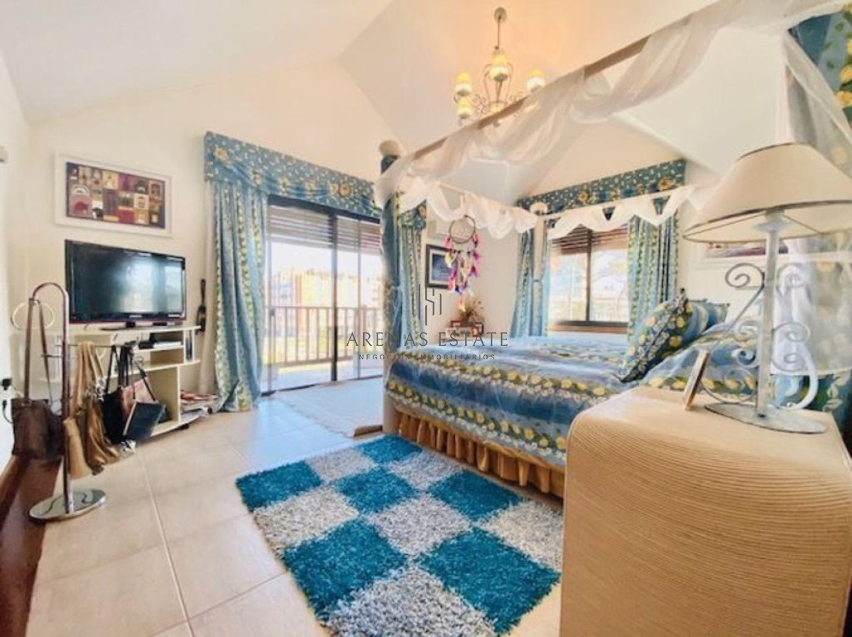 Casa ID.689 - Excelente mansión a 50 mts. de la mejor zona de la playa Mansa, Punta del Este