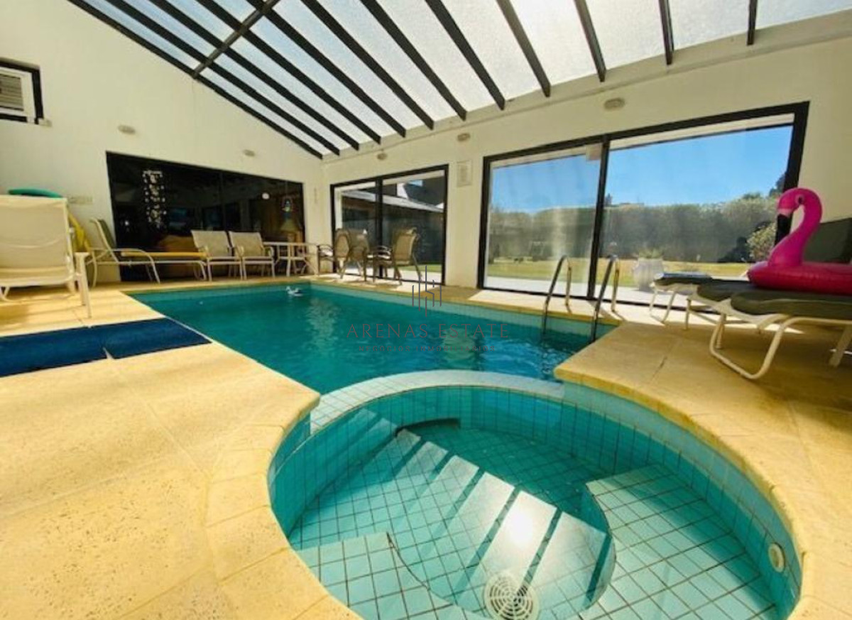 Casa ID.689 - Excelente mansión a 50 mts. de la mejor zona de la playa Mansa, Punta del Este