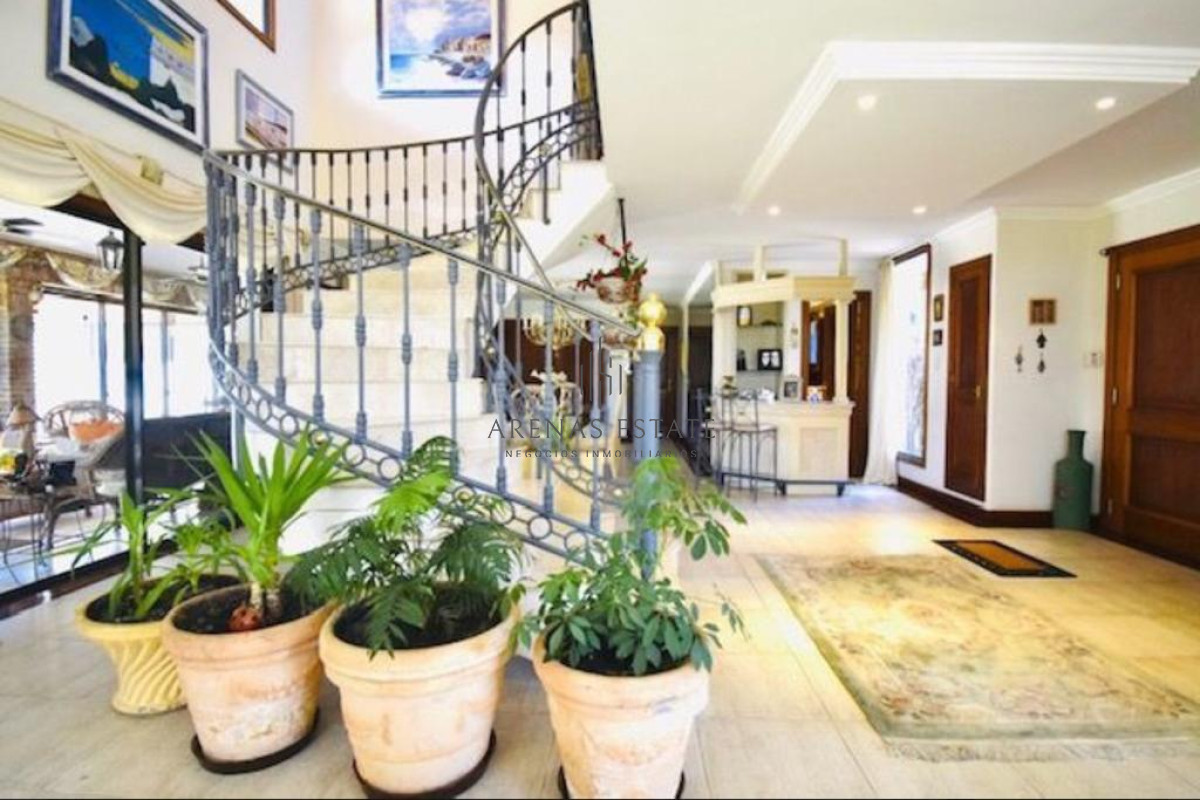 Casa ID.689 - Excelente mansión a 50 mts. de la mejor zona de la playa Mansa, Punta del Este