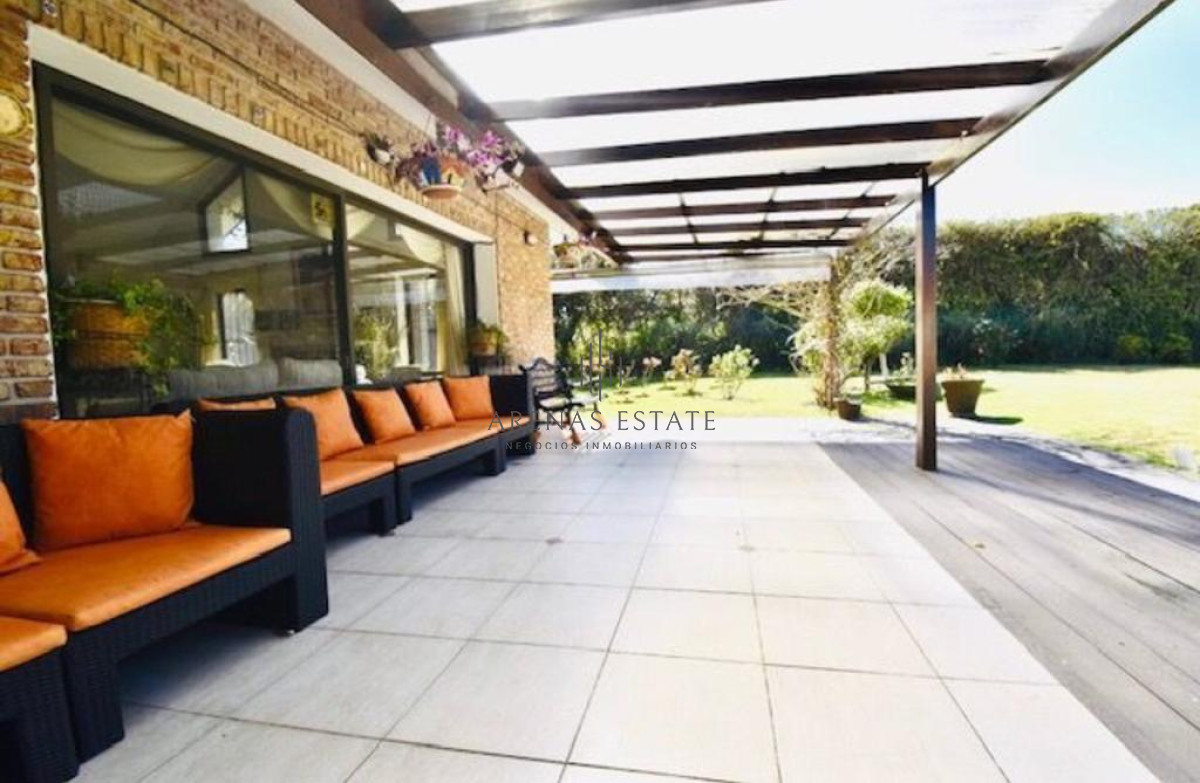 Casa ID.689 - Excelente mansión a 50 mts. de la mejor zona de la playa Mansa, Punta del Este