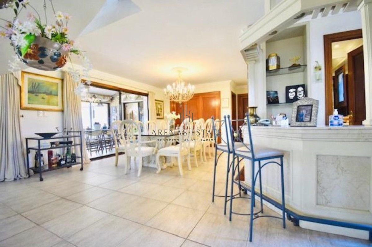 Casa ID.689 - Excelente mansión a 50 mts. de la mejor zona de la playa Mansa, Punta del Este