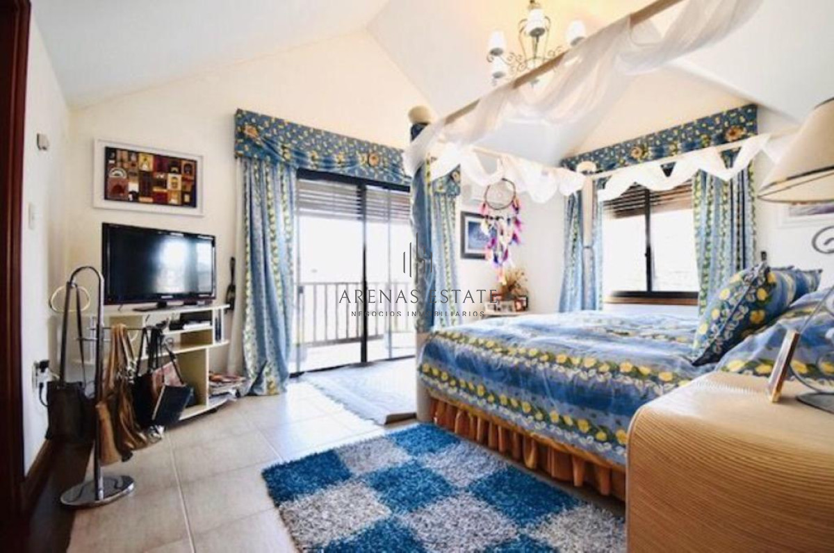 Casa ID.689 - Excelente mansión a 50 mts. de la mejor zona de la playa Mansa, Punta del Este