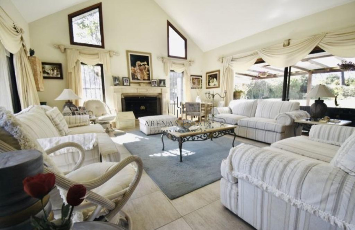 Casa ID.689 - Excelente mansión a 50 mts. de la mejor zona de la playa Mansa, Punta del Este