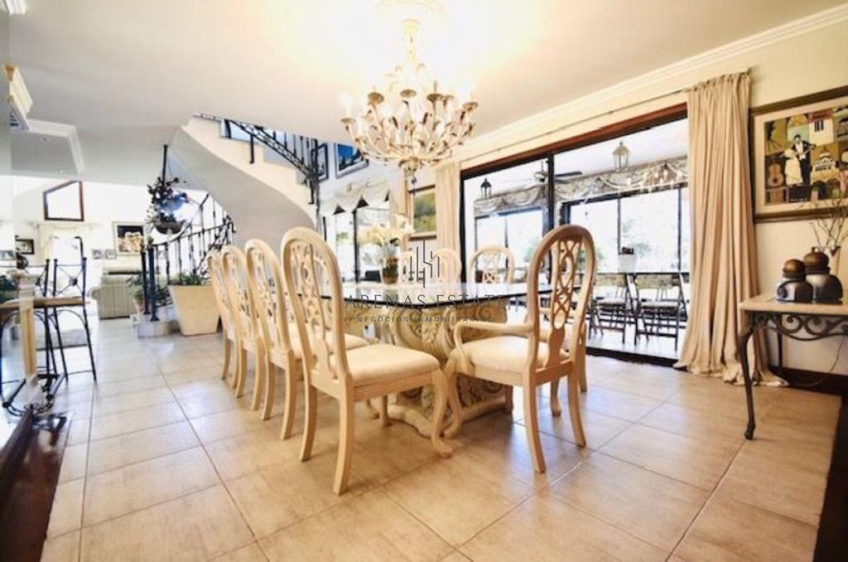 Casa ID.689 - Excelente mansión a 50 mts. de la mejor zona de la playa Mansa, Punta del Este