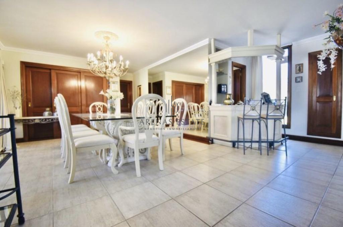 Casa ID.689 - Excelente mansión a 50 mts. de la mejor zona de la playa Mansa, Punta del Este