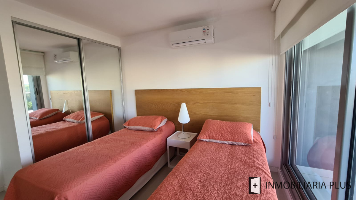 Apartamento ID.561 - Venta de Apartamento de 138 m2 con 3 Dormitorios 3 Baños  en Punta Del Este C968