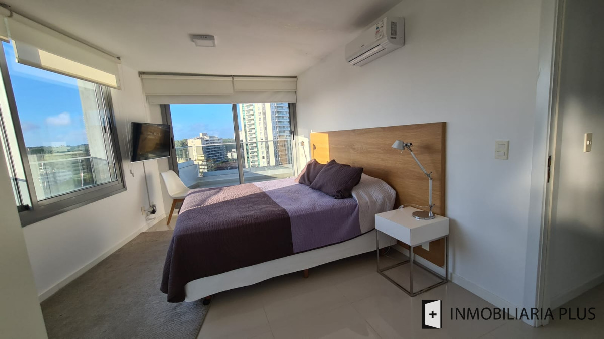 Apartamento ID.561 - Venta de Apartamento de 138 m2 con 3 Dormitorios 3 Baños  en Punta Del Este C968