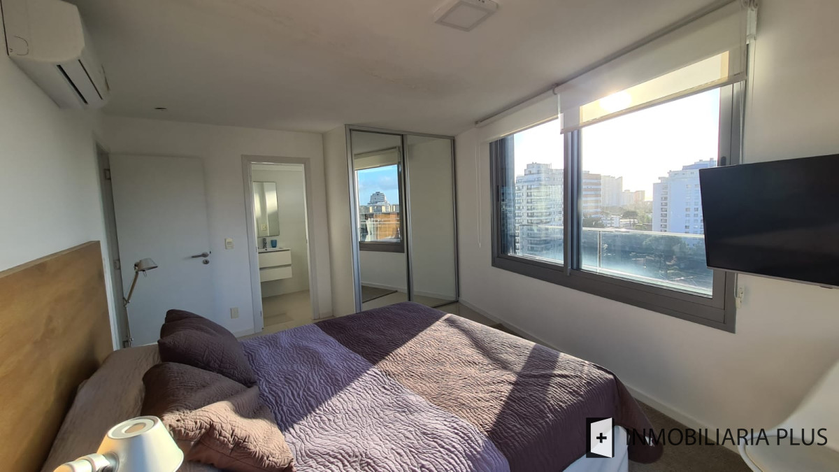 Apartamento ID.561 - Venta de Apartamento de 138 m2 con 3 Dormitorios 3 Baños  en Punta Del Este C968