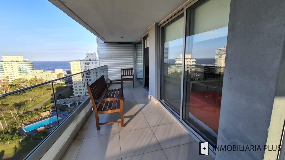 Apartamento ID.561 - Venta de Apartamento de 138 m2 con 3 Dormitorios 3 Baños  en Punta Del Este C968